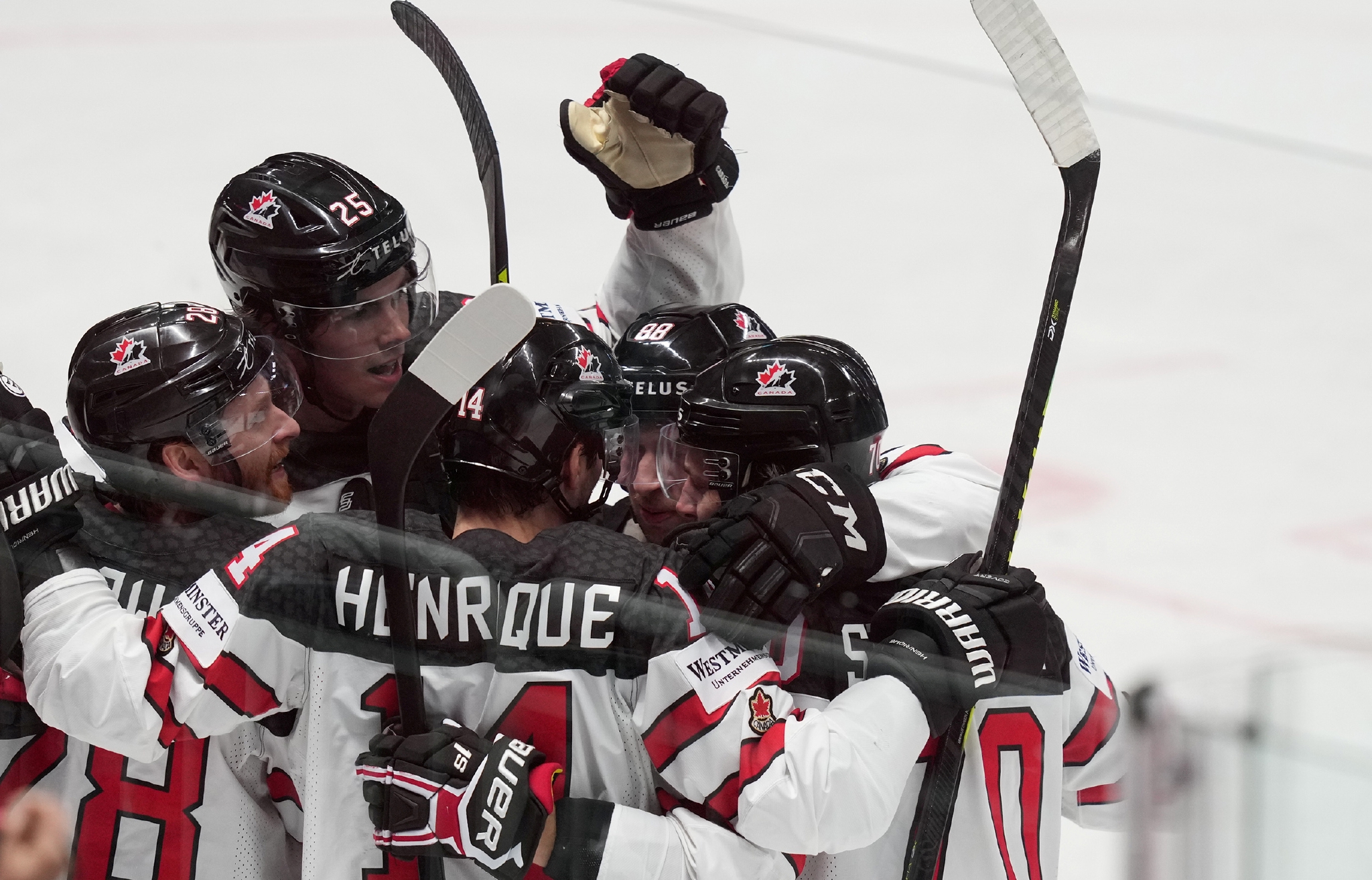 包含阿扎伦卡在加拿大队比赛中赛事规则更新，突破纪录引发热议！的词条