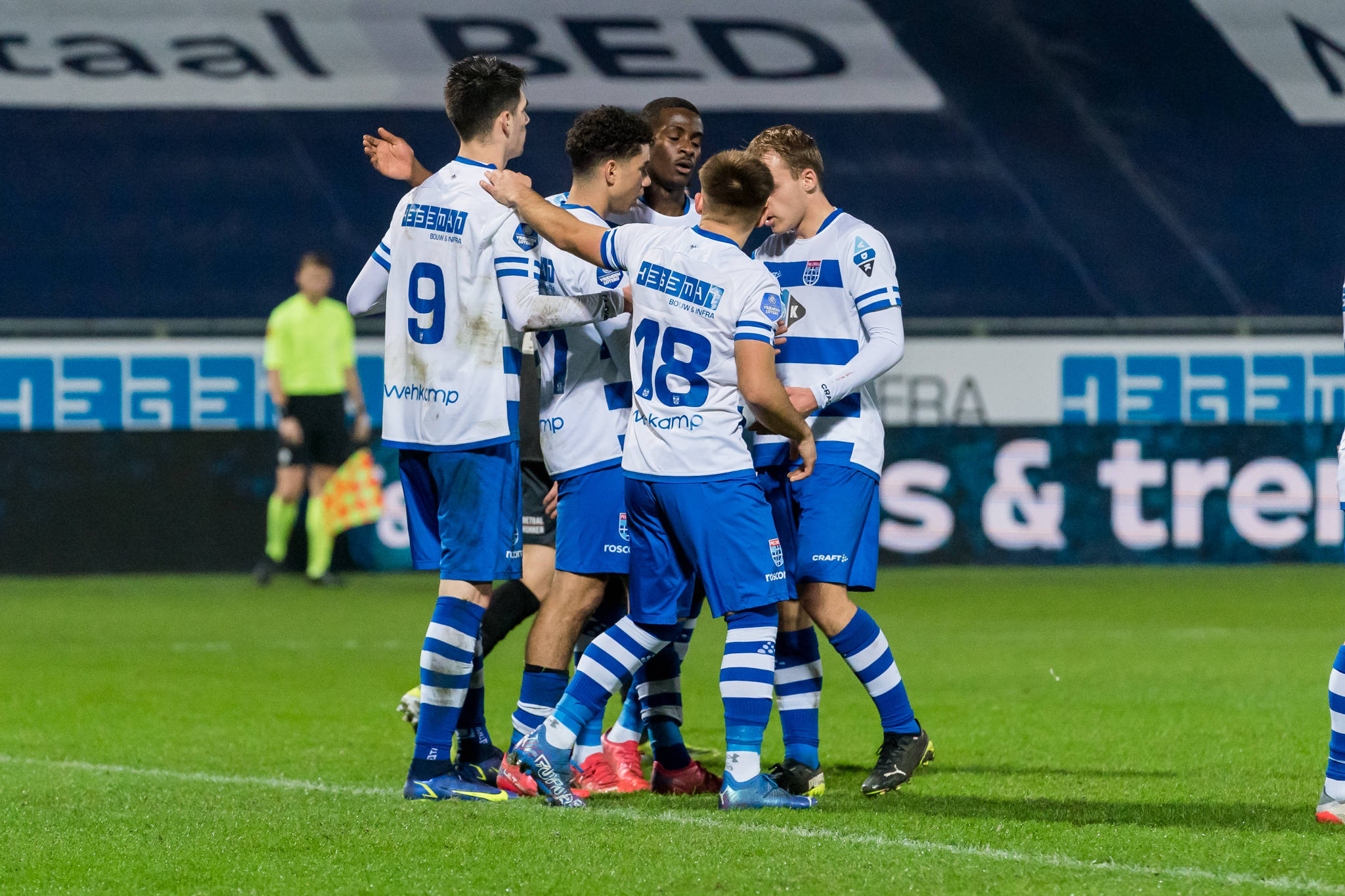 包含欧联赛程吃紧，埃因霍温关键时刻状态回暖，引发热议，临场指挥获称赞的词条