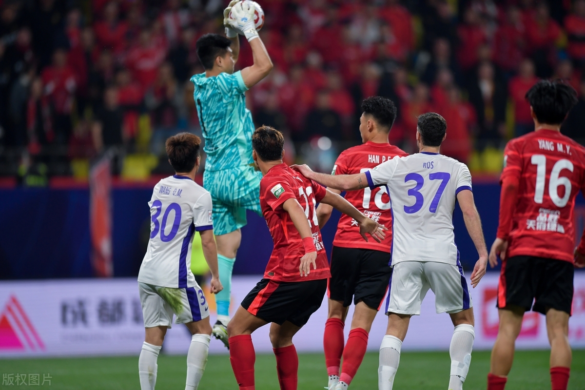 关于成都蓉城发布备战花絮，赛后回应争议，国王杯任务艰巨，训练强度明显提升的信息